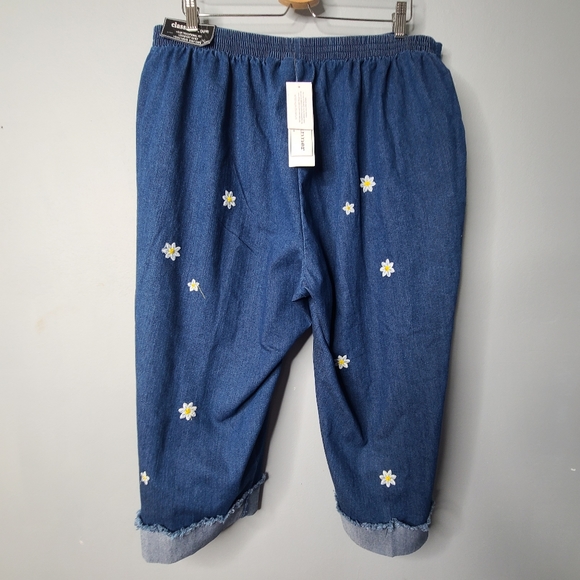 Alfred Dunner Lazy Daisy Embroidered Pull-On Denim Capri Pant Medium Indigo NEW - Picture 6 of 10